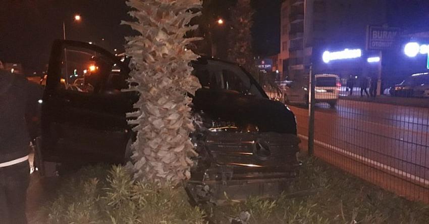 Eski Antalya Büyükşehir Belediye Başkanı Menderes Türel kaza yaptı!