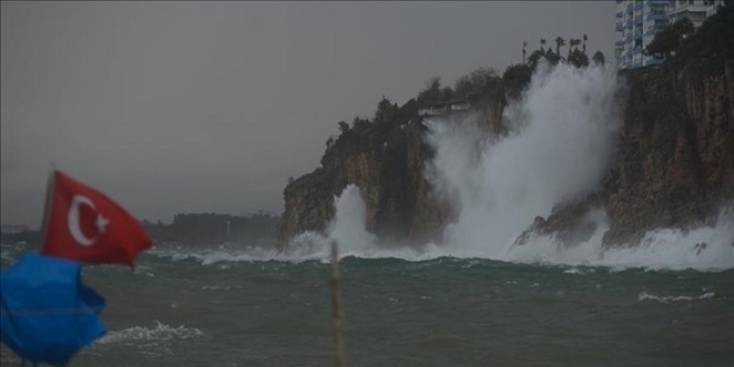 Meteorolojiʹden Antalya için fırtına uyarısı