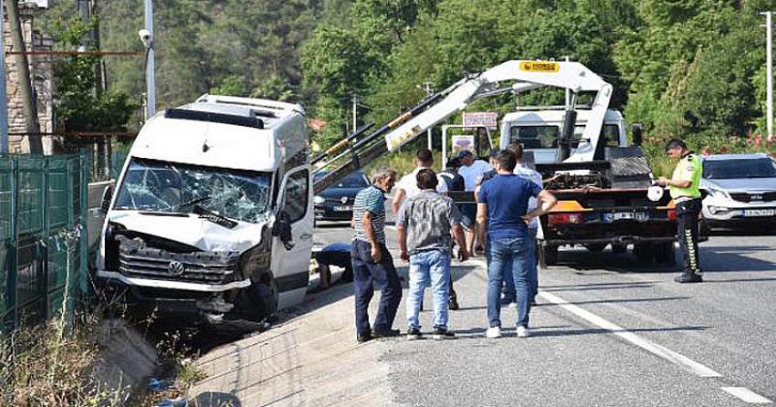 Muğla'da feci kaza! Tur minibüsü TIR'a çarptı