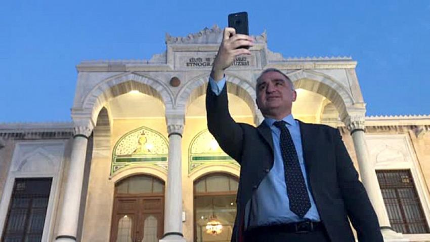 Bakan Ersoy Müzede Selfie Günü etkinliğine katıldı