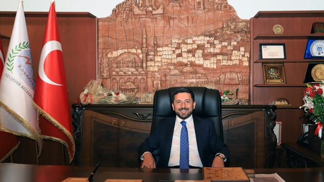 Nevşehir Belediye Başkanı Arı: ʹʹHerşey çok güzel olacak mesajı paylaşanlar en ufak programda sahne alamayacakʹʹ