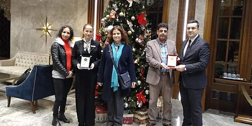 Öğrenciler dileklerini ağaca astı, otel müşterileri gerçekleştirdi