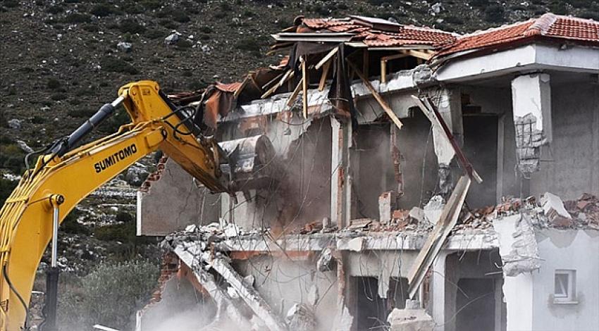 Turizm merkezlerinde yıkımlar devam ediyor