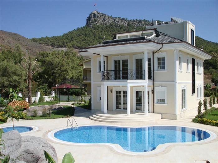 Oteller fiyat artırdı, yerli turist günlük yazlıklara yöneldi