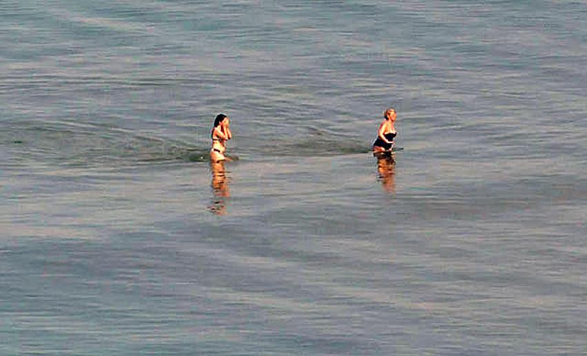 Sokağa çıkma yasağında deniz keyfi!