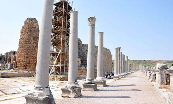 Pergeʹde Dikili Bir Sütunun Olsun kampanyasına rehberlerden destek