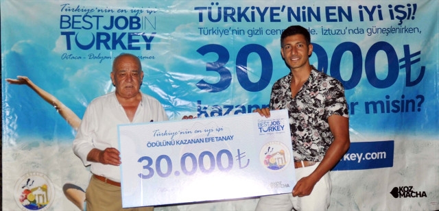 Profesyonel turistin mesaisi bitti! 30 bin liralık çekini aldı