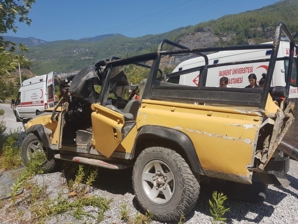 Safari cipi kaza yaptı! Ölü ve yaralılar var