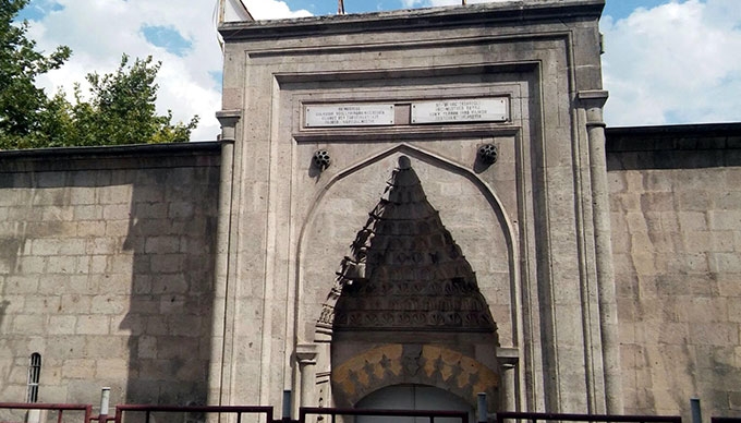 Sahibinden kiralık 586 yıllık medrese