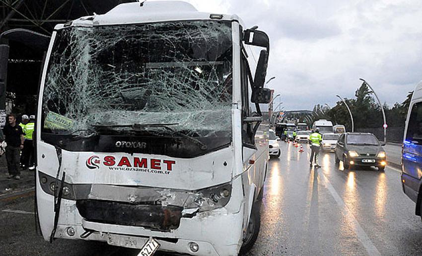 Ankara'da feci kaza! Polis servisi yolcu otobüsüne çarptı