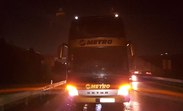 Seyir halindeki Metro Turizm otobüsü alev aldı!