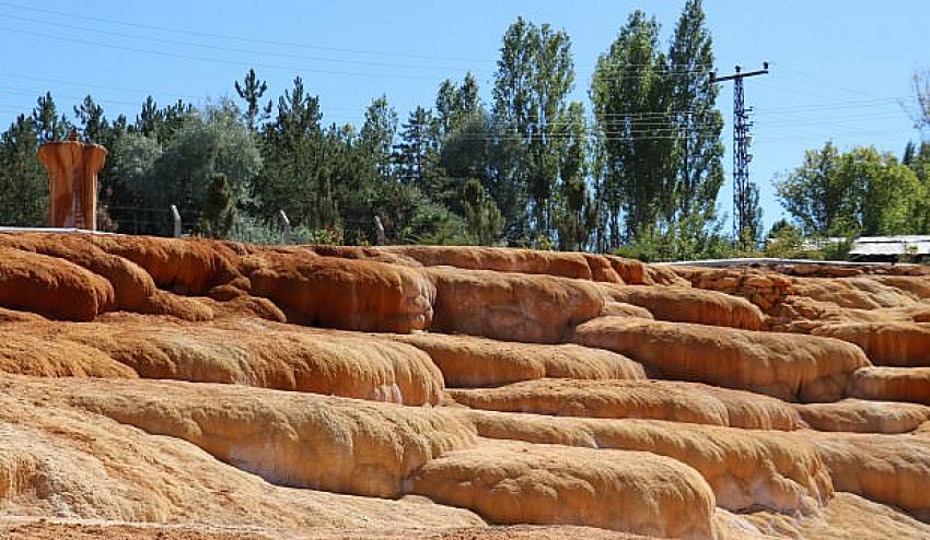 Sivas'ın Pamukkale'si Altınkale turizme kazandırılıyor