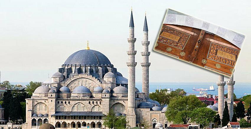 Süleymaniye Camii'nde restorasyon skandalı! Kapıdaki ayetler ters konulmuş