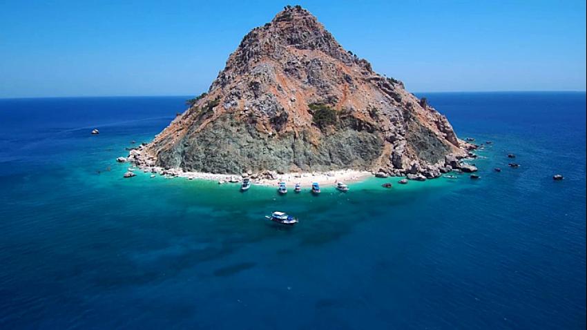 Antalya'nın gizli cenneti Suluada'da tehlike çanları