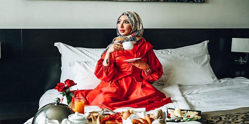 Suudi Arabistan'dan yeni adım! Kadınların otel yasağı kalktı