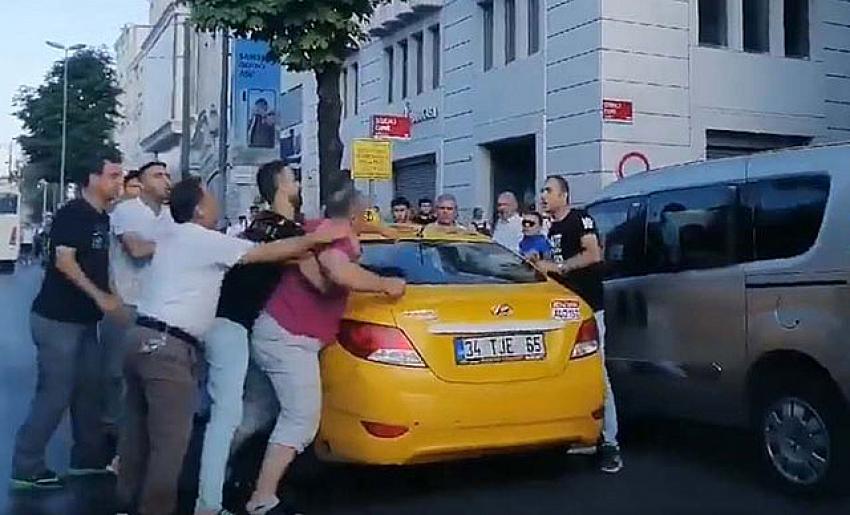 İstanbul'da taksici terörü bitmiyor! Yolcuya bıçak çekti