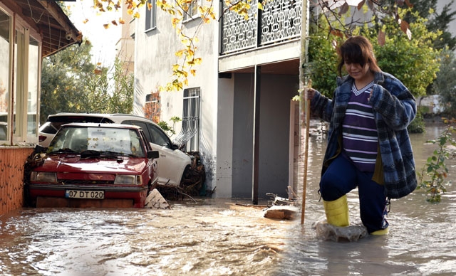 Tatil cennetini kuvvetli yağış ve sel vurdu!