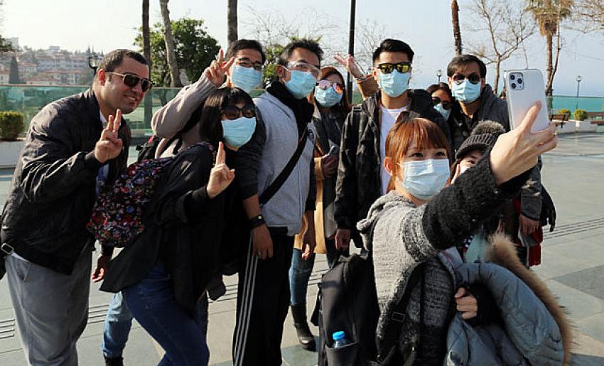 Maskeli Tayvanlı turistler Türkiye'de