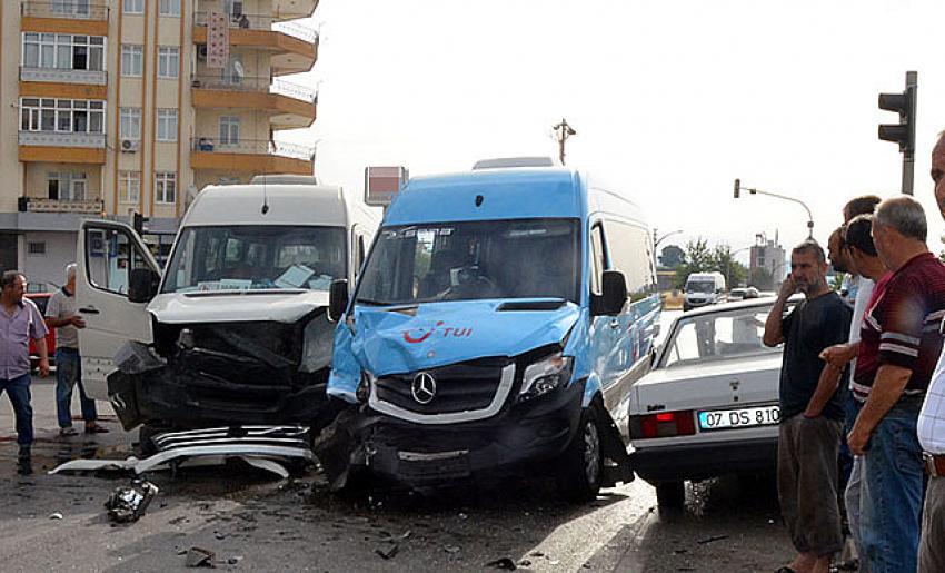 Antalya'da tur minibüsü kazası!