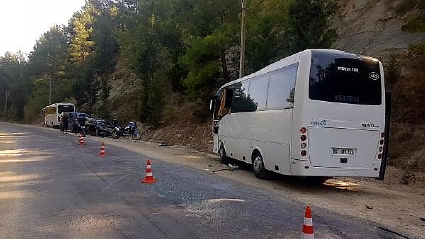 Antalya'da feci kaza! İki tur midibüsü çarpıştı