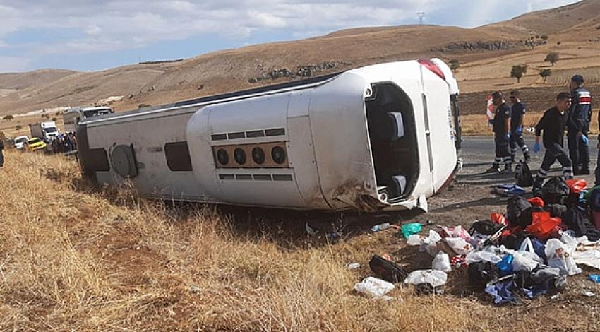 Afyonkarahisar'da tur otobüsü faciası! 1 ölü 30 yaralı