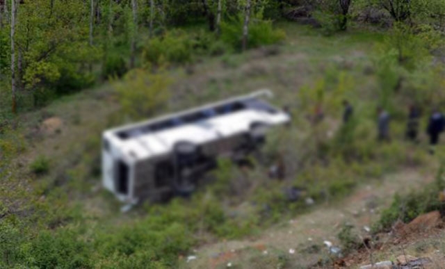 Turistleri taşıyan otobüs devrildi! 5 ölü 20 yaralı