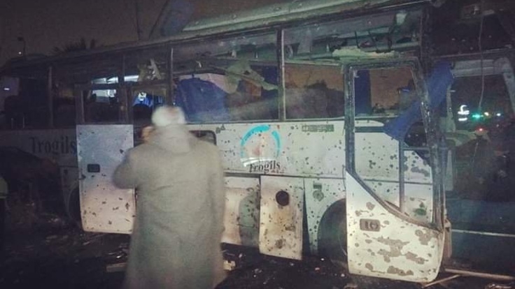 Turistleri taşıyan otobüse bombalı saldırı! Ölü ve yaralılar var