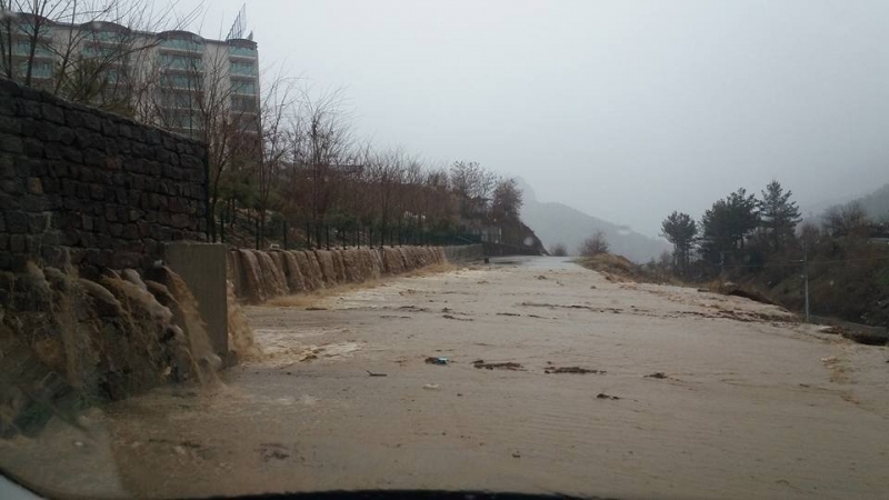 Turizm köyü sele teslim oldu
