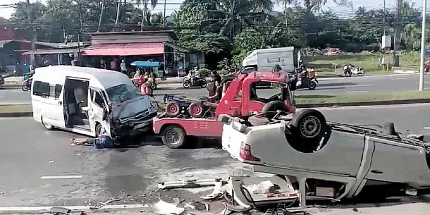 Phuket Adası'nda feci kaza! Türk turistleri taşıyan araç kamyona çarptı
