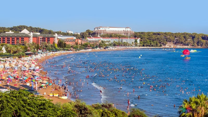 Türkiyeʹye gelen her 10 turistten 1ʹinin tercihi bakın hangi ilçe!