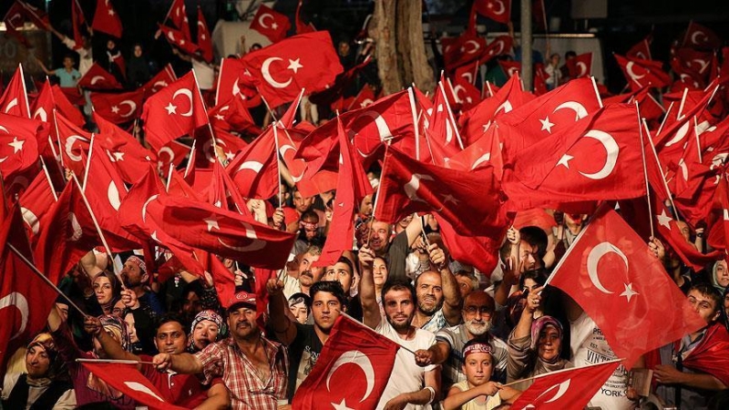 TÜRSAB üyeleri demokrasi nöbetinde