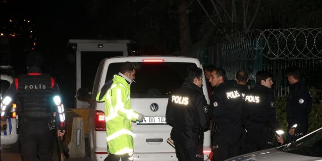 UBER sürücüsü tartıştığı müşterisini ezdi!