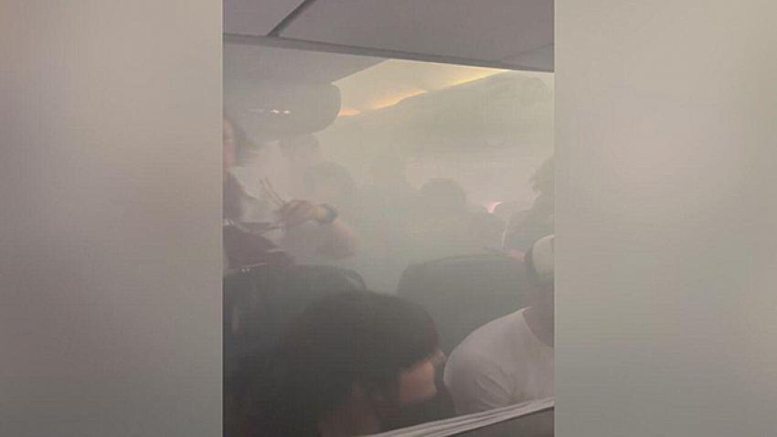 Havada panik! Kabin duman doldu, oksijen maskeleri açılmadı