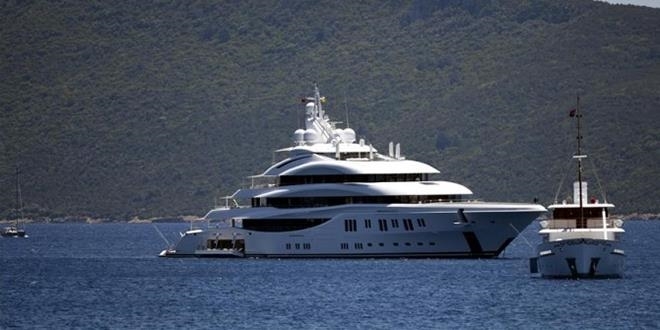 Ultra lüks yatlar Bodrum koylarında