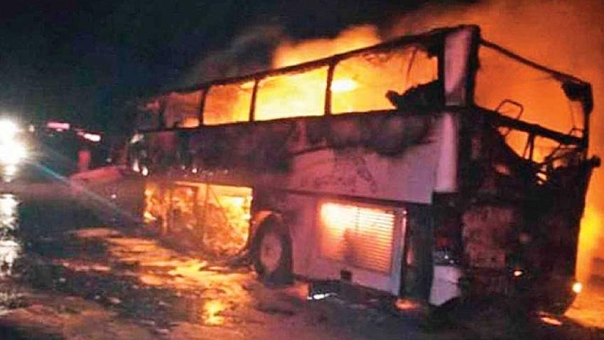 Umre yolcularını taşıyan otobüs alev aldı! 35 ölü