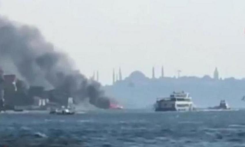 İstanbul Boğazı'nda teknede yangın!