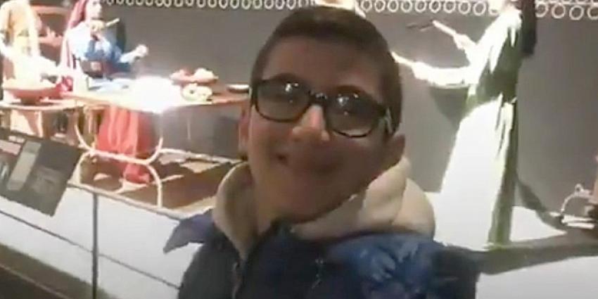 Bakan Ersoy, Vanlı Arda'yı turizm elçisi ilan etti