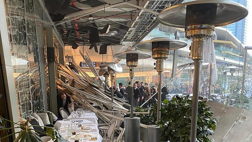 İstanbul'daki Zorlu Center AVM'de feci olay! Kafenin çatısı çöktü