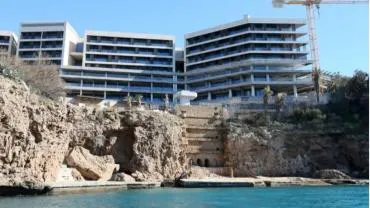 Antalya falezlerdeki otelin belgesi iptal edildi, 16 yapıya yıkım kararı!